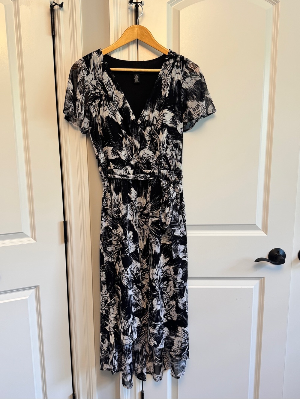 R&M Richards Black and White Floral Midi Wrap Dress